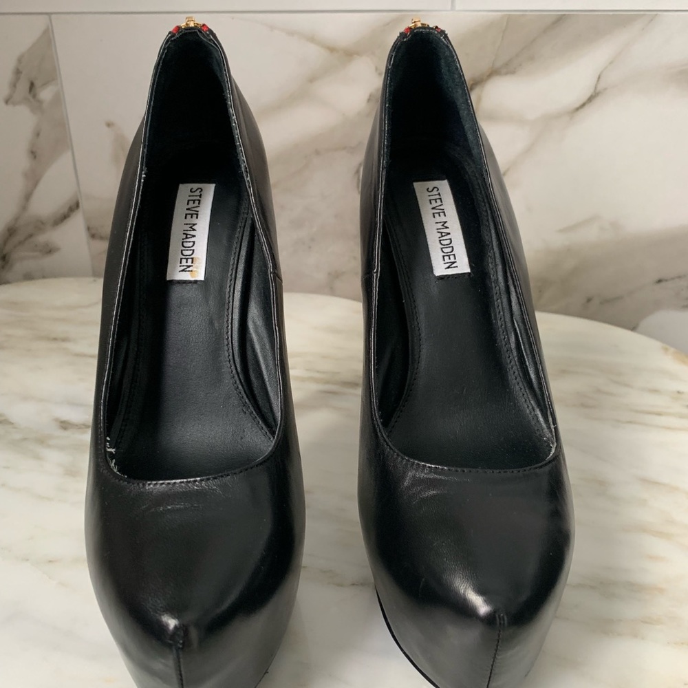 Steve Madden platform pumps